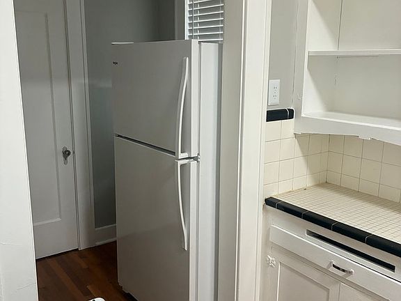 3rd image of 415 W Elsmere Pl #101