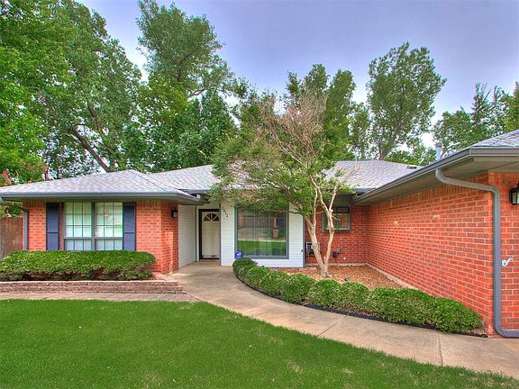 3rd image of 2812 Shady Tree Ln