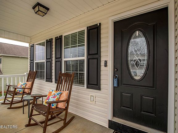 3rd image of 414 Kingsley Ct