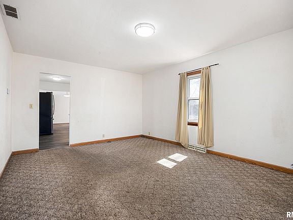 5th image of 204 S Park Ave