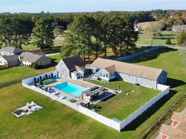 149 Saint Brides Rd E, Chesapeake, VA 23322