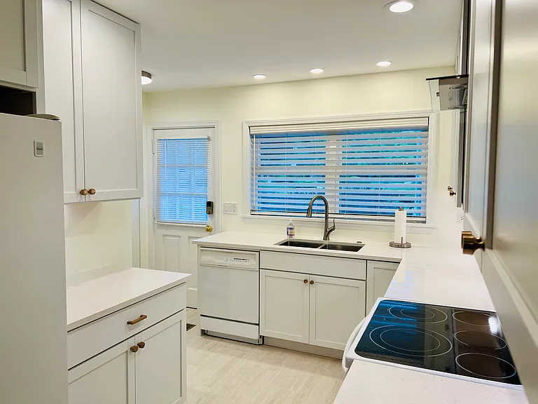 1058 Wilmette Ave — Photo 13