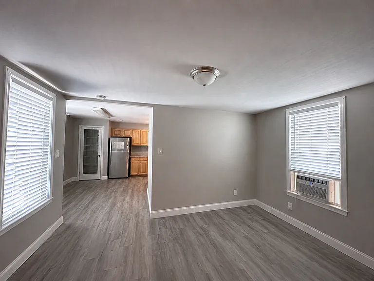71 1/2 73 Walnut St — Photo 14