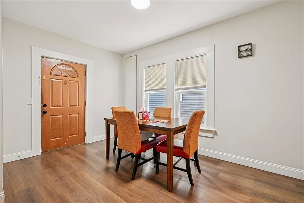 3 bed, 1.0 bath, 1109 sqft, $2,600 — Photo 1