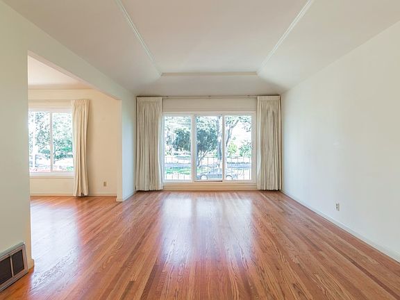 3rd image of 2767 37th Ave