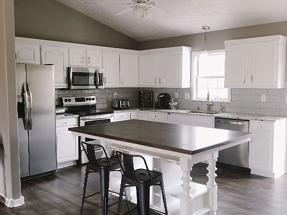 3rd image of 696 Highland Hills Dr