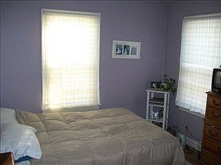 5th image of 904 W 1st St
