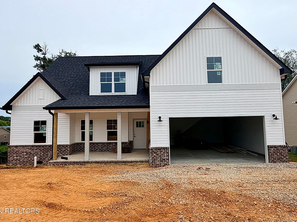 1st image of 222 English Oak Ln