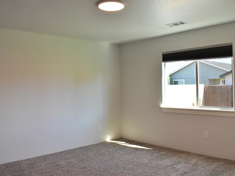 1033 Vick Ln — Photo 16