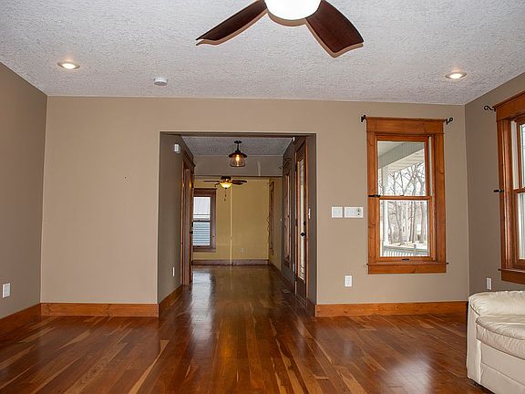 2nd image of 604 8th St SW