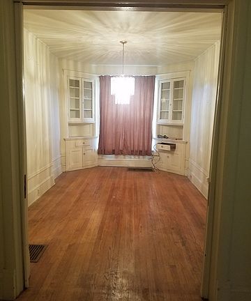 2nd image of 6636 S Kenwood Ave