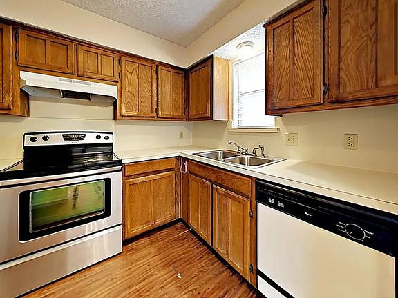 5th image of 1101 Suburban Dr
