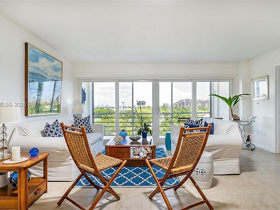 4th image of 555 Crandon Blvd APT 71