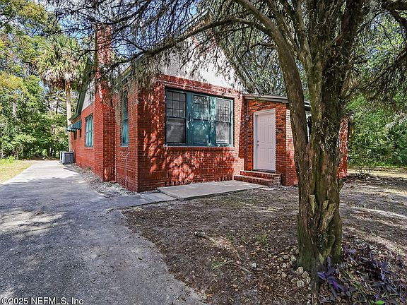 4th image of 1015 W 17TH Street