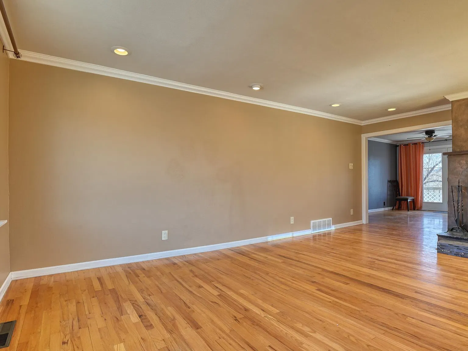 3 bed, 1.5 bath, 1700 sqft, $2,100 — Photo 4