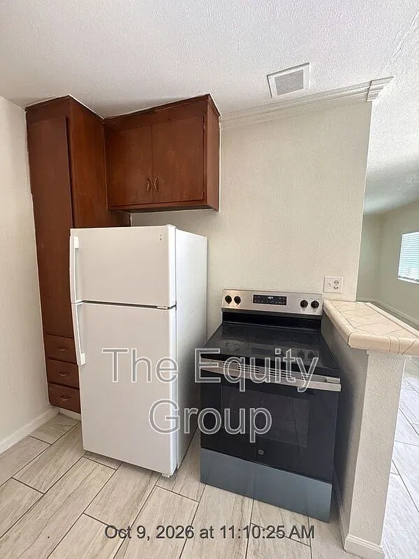 2 bed, 1.0 bath, $1,300 — Photo 4