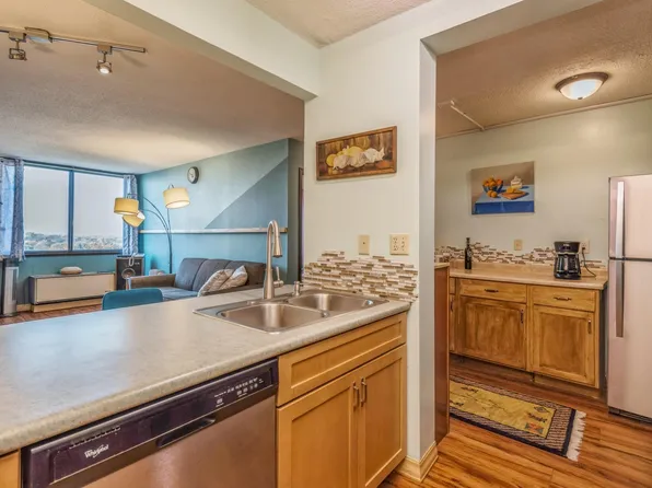 1181 Edgcumbe Rd APT 1607, Saint Paul, MN 55105