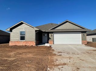 1009 Village Dr, Altus, OK 73521