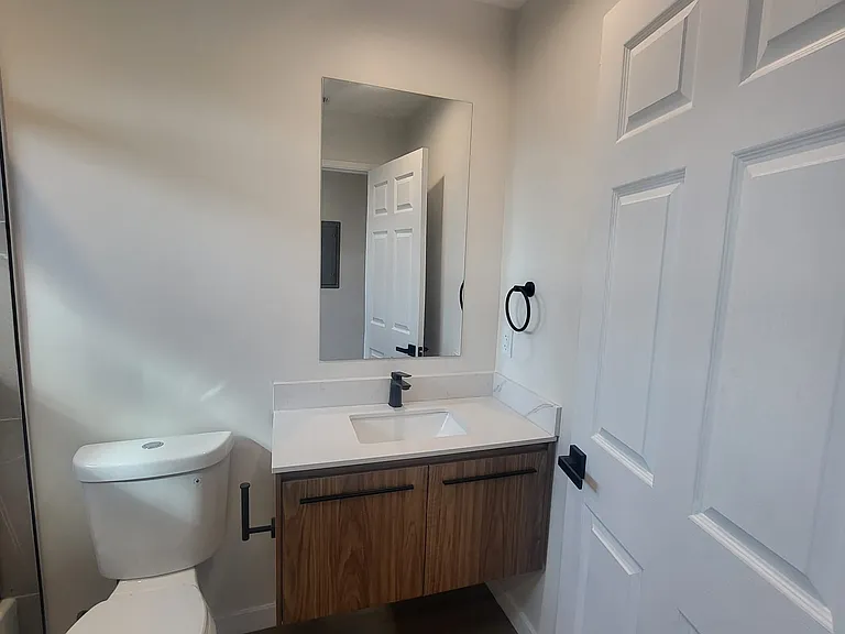 7134 1/2 Yarmouth Ave — Photo 15