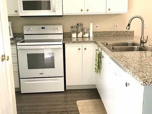 3rd image of 34 Golfshores Dr APT 33