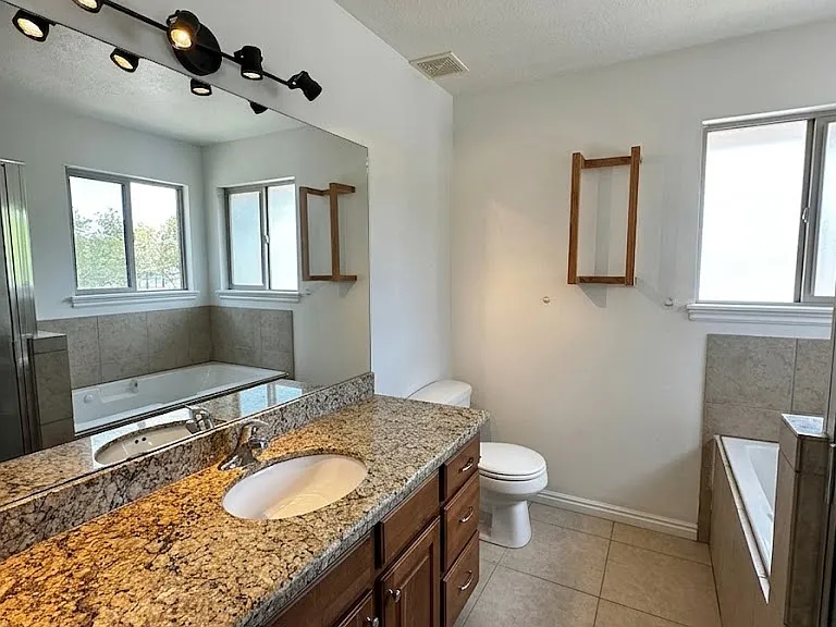 307 N Marion St W — Photo 13