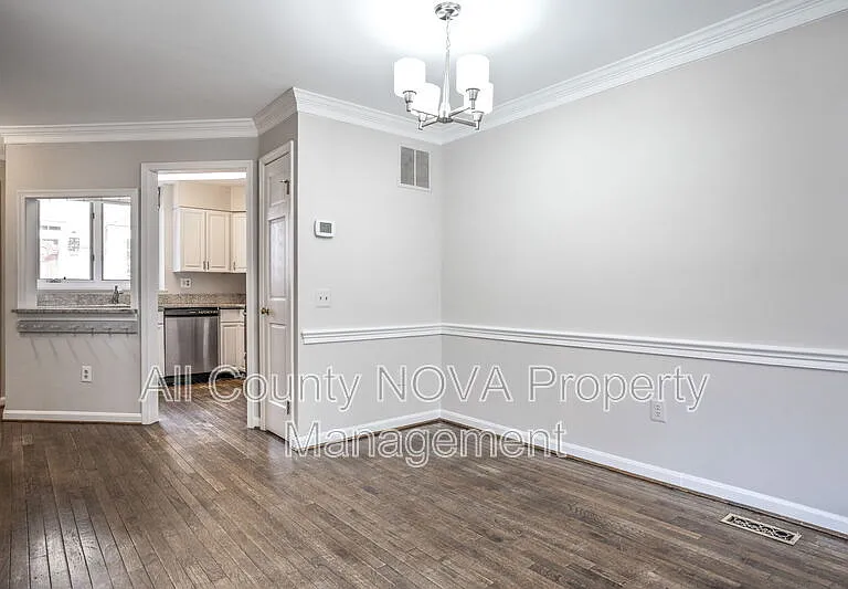 1203 Michigan Ct — Photo 10