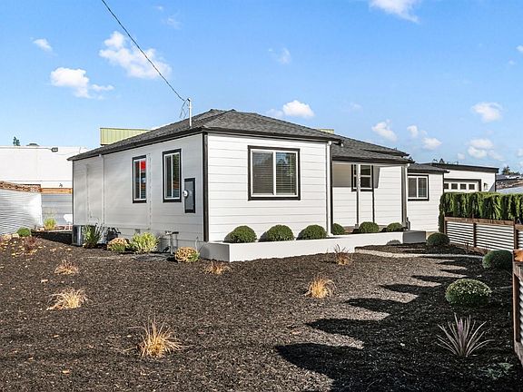 2nd image of 1051 Emerald Court