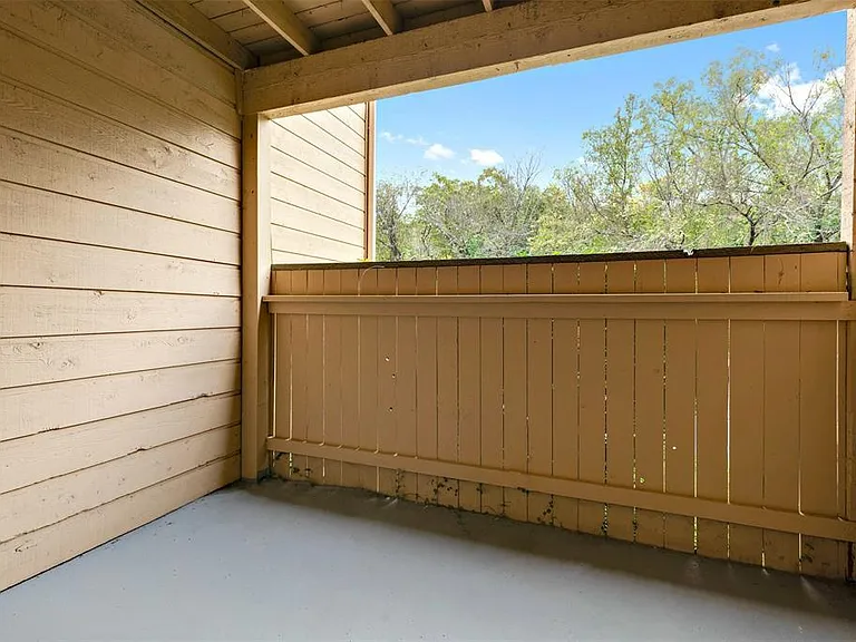 9100 Mountain Ridge Dr #105 — Photo 16