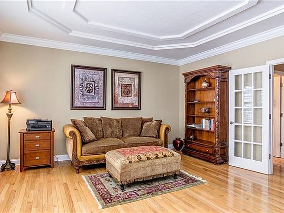 5th image of 109 Walden Pond Ln