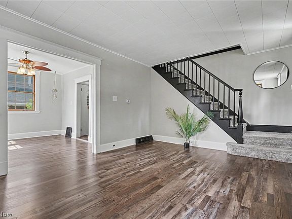 4th image of 599 Melrose St
