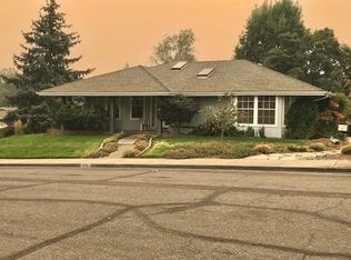 705 NW Sandy Dr, Grants Pass, OR 97526