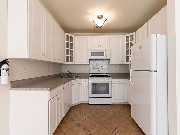 4th image of 4401 Park Ave #201