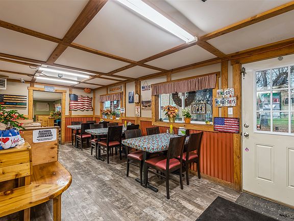 4th image of 607 3rd Ave E