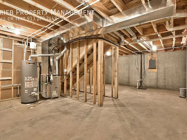 584 S Poplar St — Photo 37