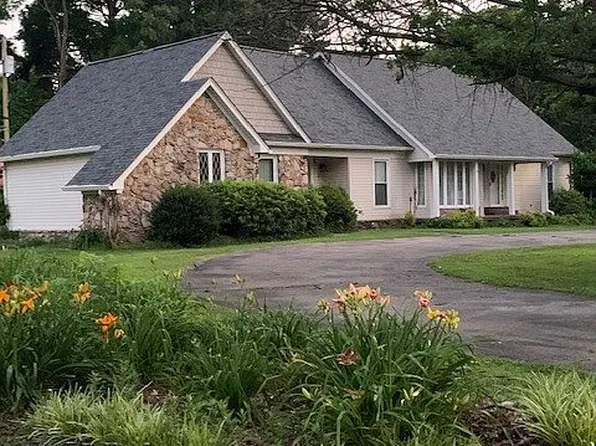 13 Forked Oak Ln, Humboldt, TN 38343