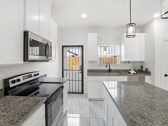 3rd image of 5225 Anacahuita Dr