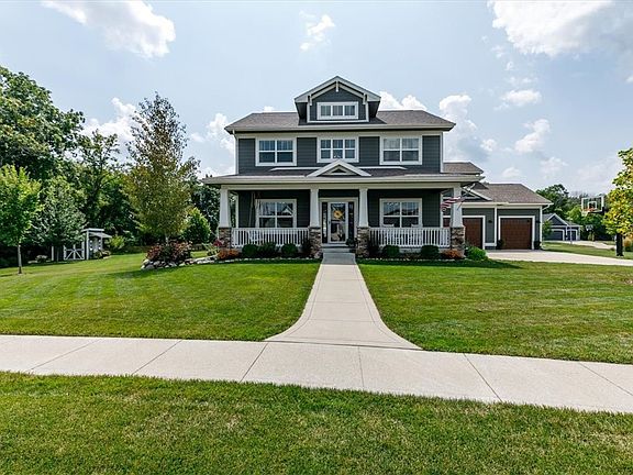 2nd image of 840 Cardinal Dr