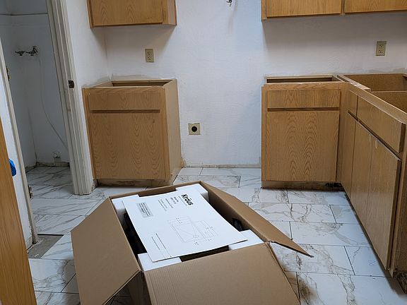 5th image of 6026 Halleck Pl