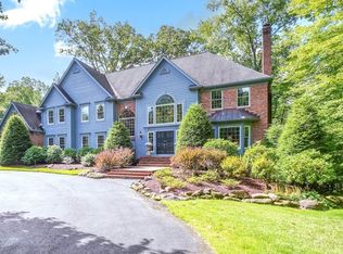 17496 Lakesedge Trl, Chagrin Falls, OH 44023