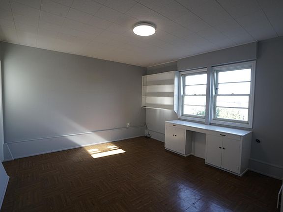 4th image of 1052 Church St