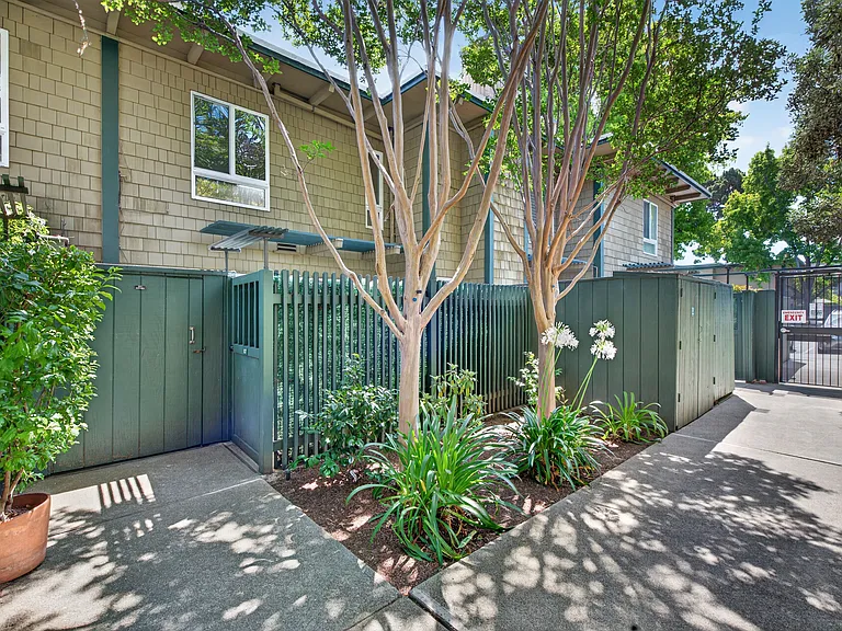 827 N Humboldt St — Photo 25