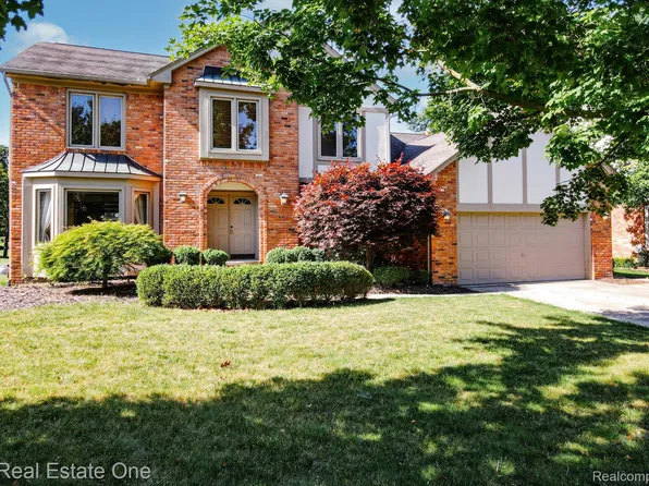 3377 Charlwood Dr, Rochester Hills, MI 48306