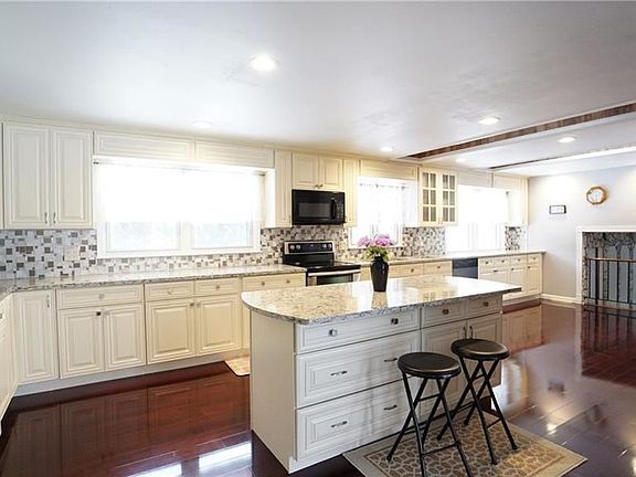 5th image of 105 Colony Park Dr