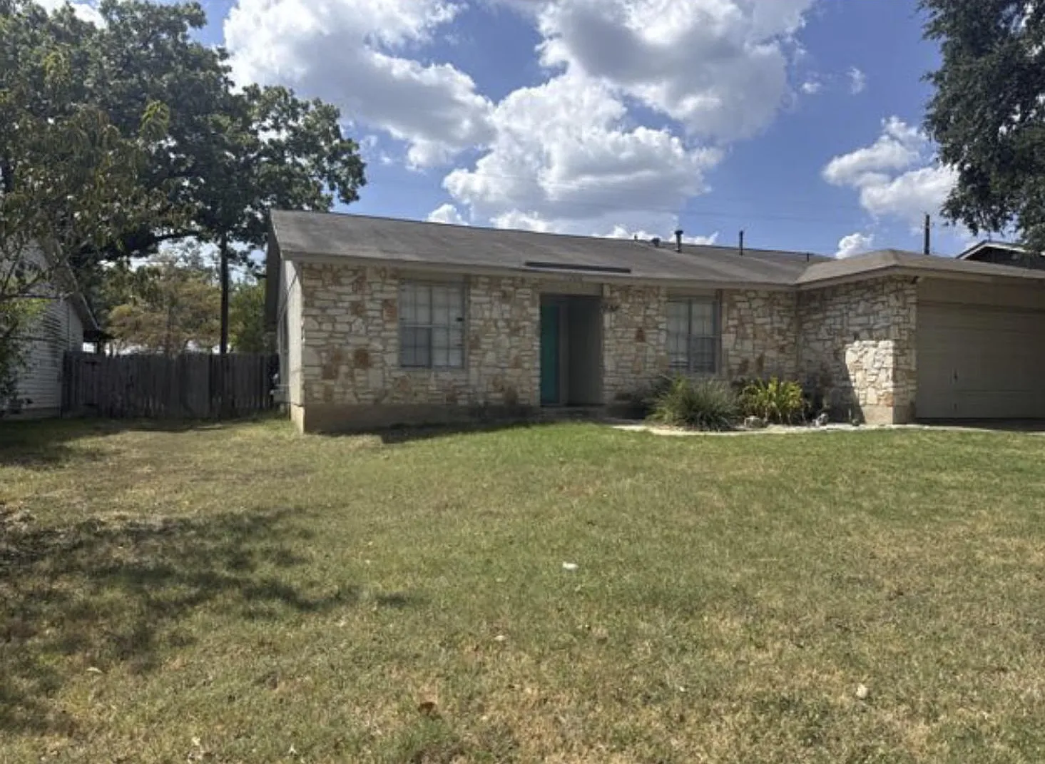Welcome to this charming South Austin retreat tucked into the highly desirable Texas Oaks community! — Photo 1
