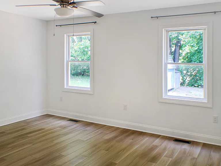 562 N Bayard Ave — Photo 5