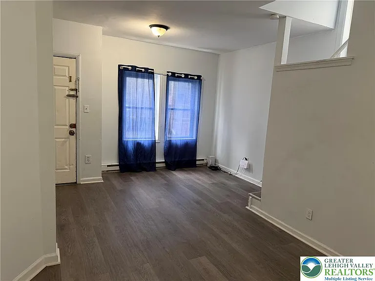 218 N Fountain St — Photo 7
