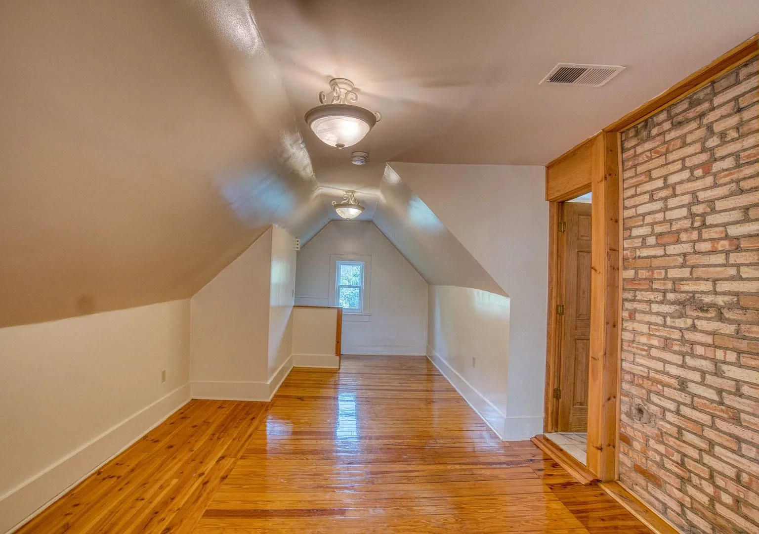 117 Concord Apt 3 - Available 8/1/27 - Unique Third Floor Apartment — Photo 1