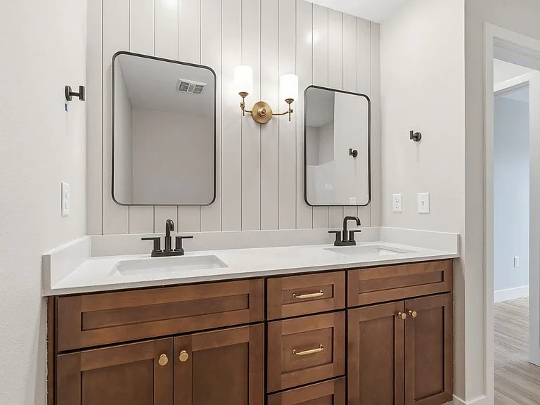 2191 W Parkview Ave — Photo 25