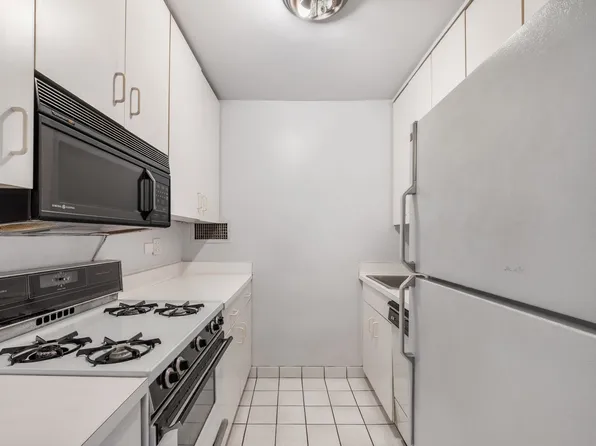 301 East 64th Street image 4 of 4