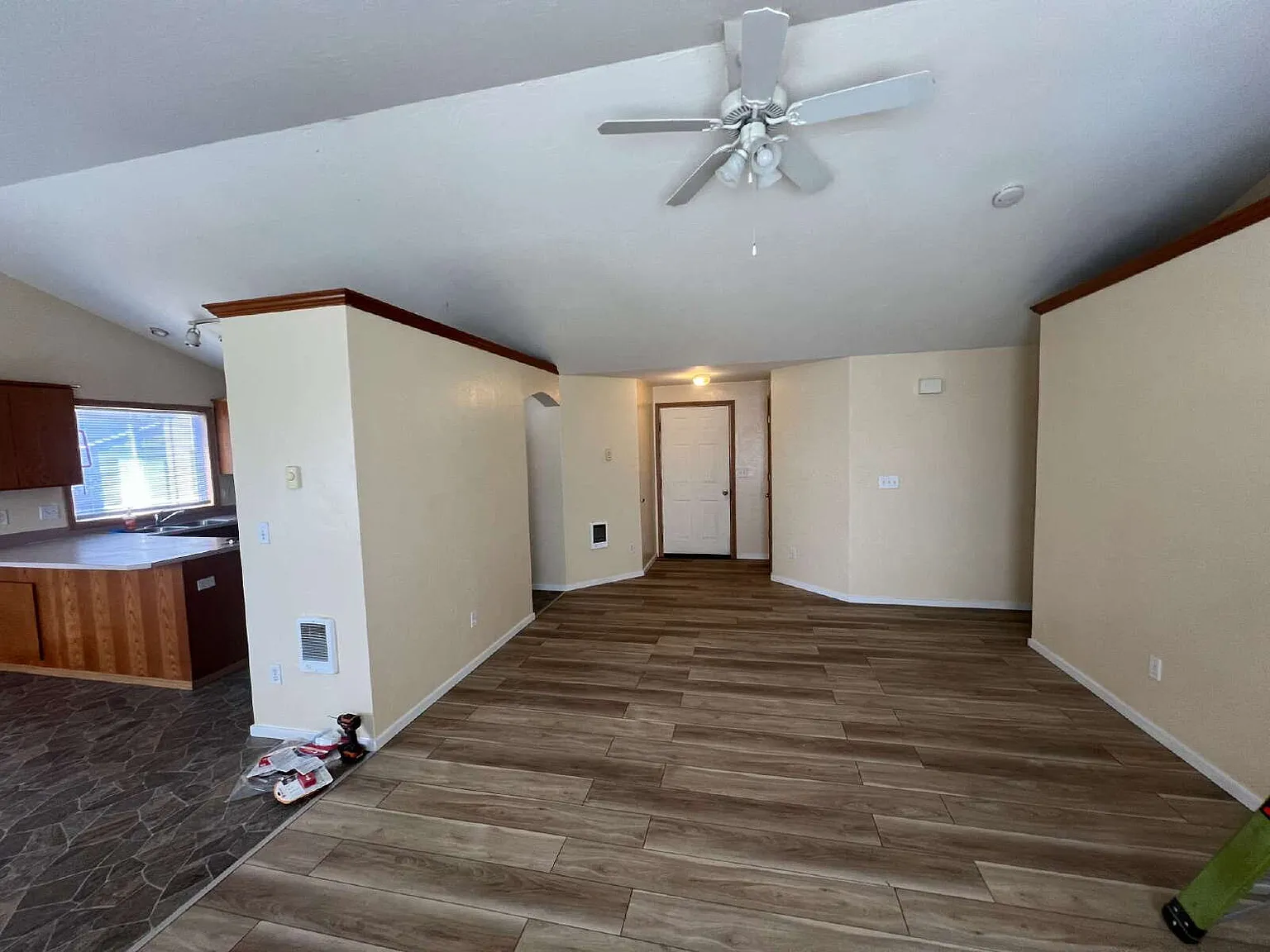 3 bed, 2.0 bath, 1240 sqft, $2,100 — Photo 4